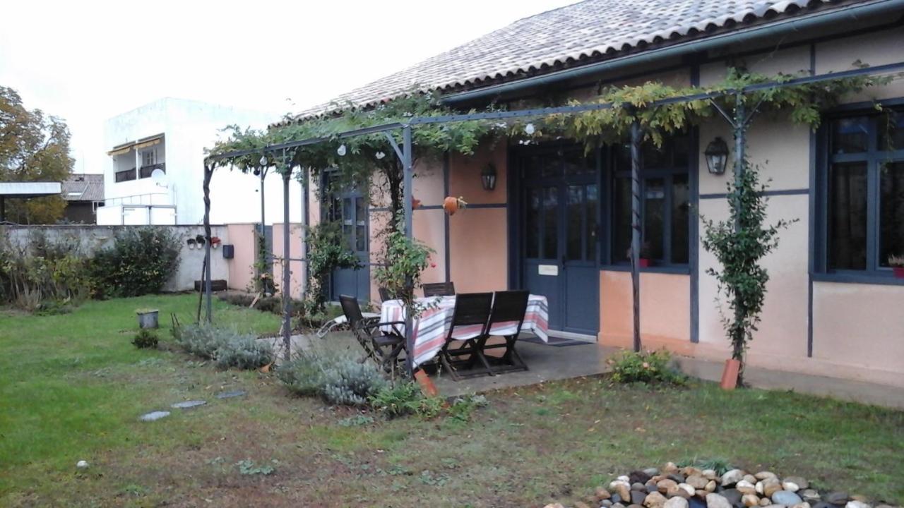 L Atelier Bed and Breakfast Casteljaloux Exteriör bild